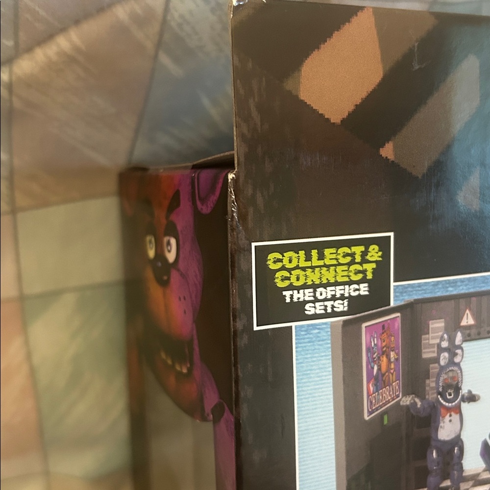 Five Nights at Freddy’s Withered Chica with Office Jazwares - Picture 7 of 11